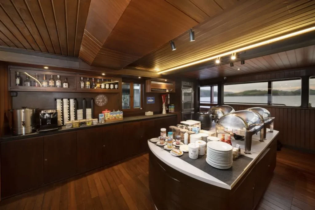Restaurant buffet aboard Cheng Ho