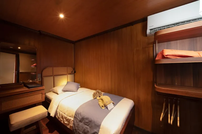 Renovated middle deck cabin aboard Cheng Ho with two beds