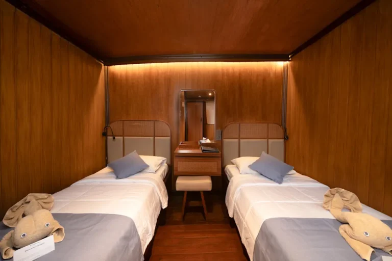 Renovated upper deck twin cabin aboard Cheng Ho