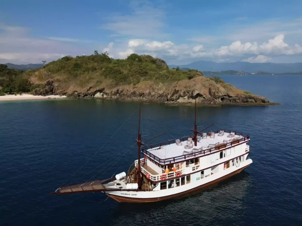 Chrisbow Azure, a 37-metre phinisi, sailing in Komodo National Park