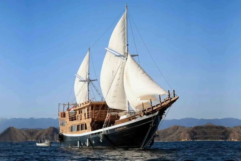Cordelia, a 33-metre ironwood phinisi built in 2018, sailing in Komodo National Park