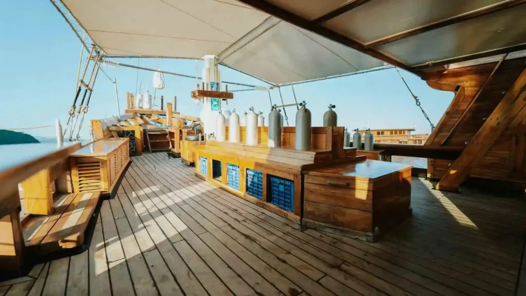 Shade deck on Cordelia, separate from the open sundeck