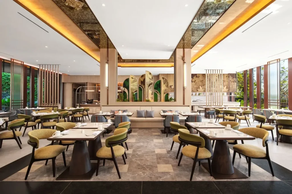 Pamakka Restaurant dining image at Crowne Plaza Labuan Bajo