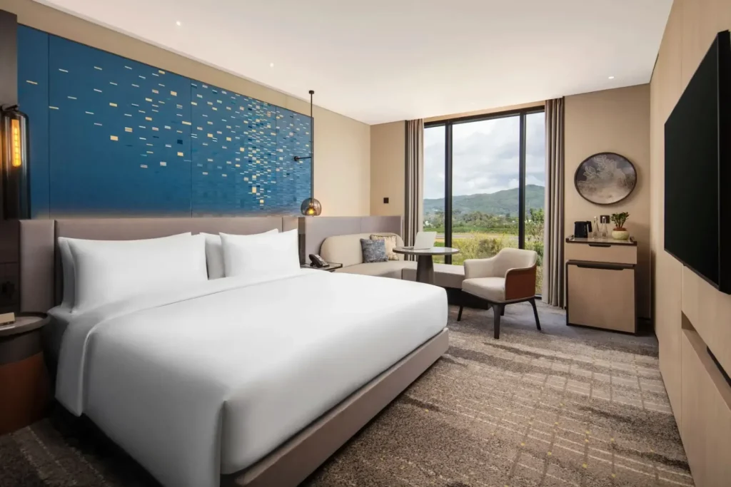 Standard Room king bed at Crowne Plaza Labuan Bajo
