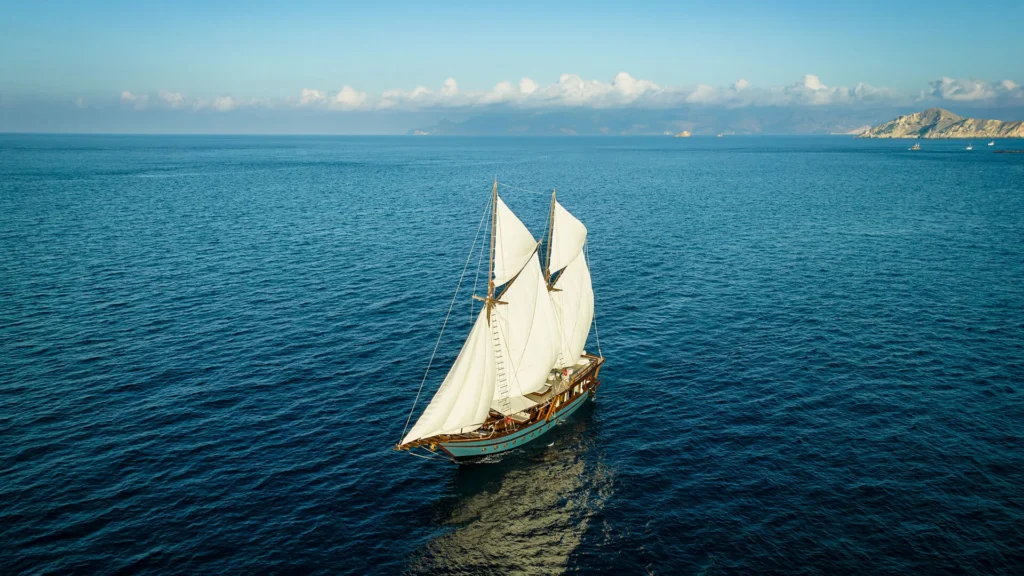 Dewata phinisi yacht cruising Indonesian waters