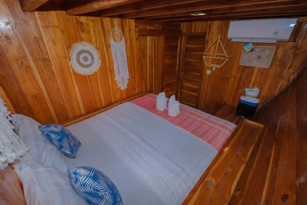 Deluxe Cabin aboard Dream Ocean phinisi