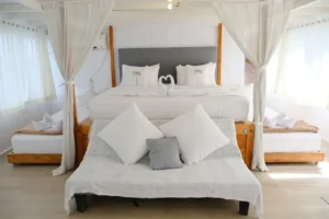 King bed inside the Master Ocean View cabin aboard Dua Liveaboard