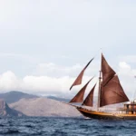Dunia Baru superyacht phinisi at sea