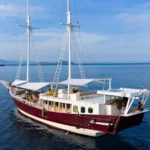 EcoPro Duyung Baru phinisi sailing in Komodo waters