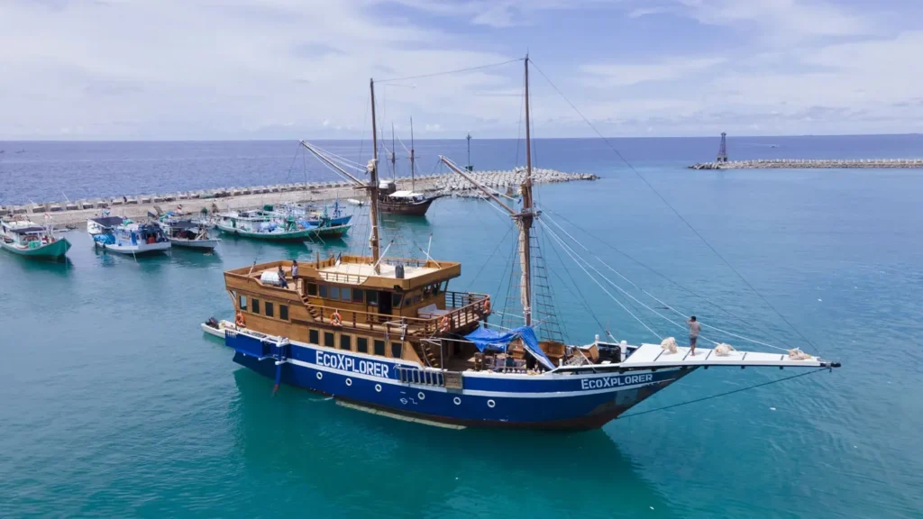 EcoXplorer phinisi expedition vessel