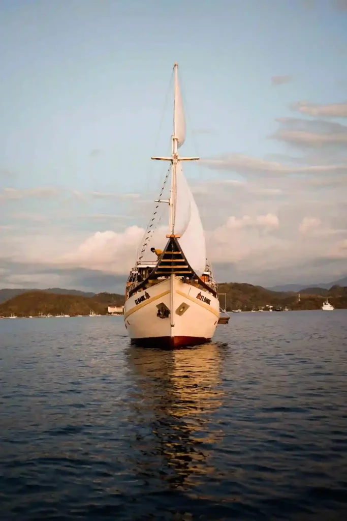 Air-conditioned indoor lounge and dining room on Elbark Cruise