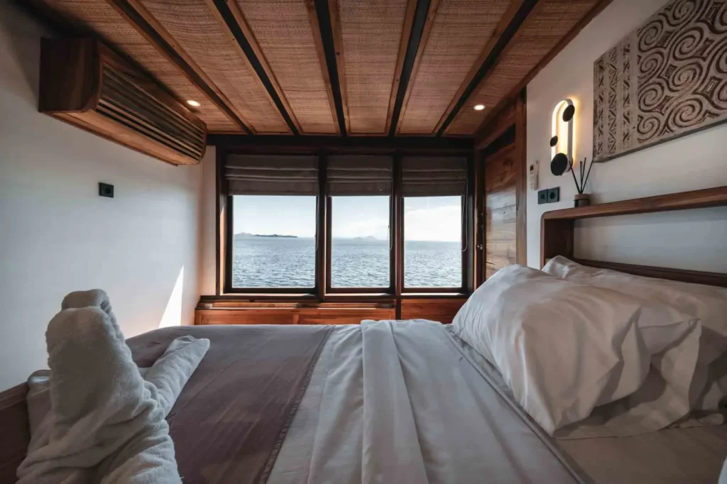 Mentawai cabin on the upper deck of Elbark Cruise, twin of the Weh cabin