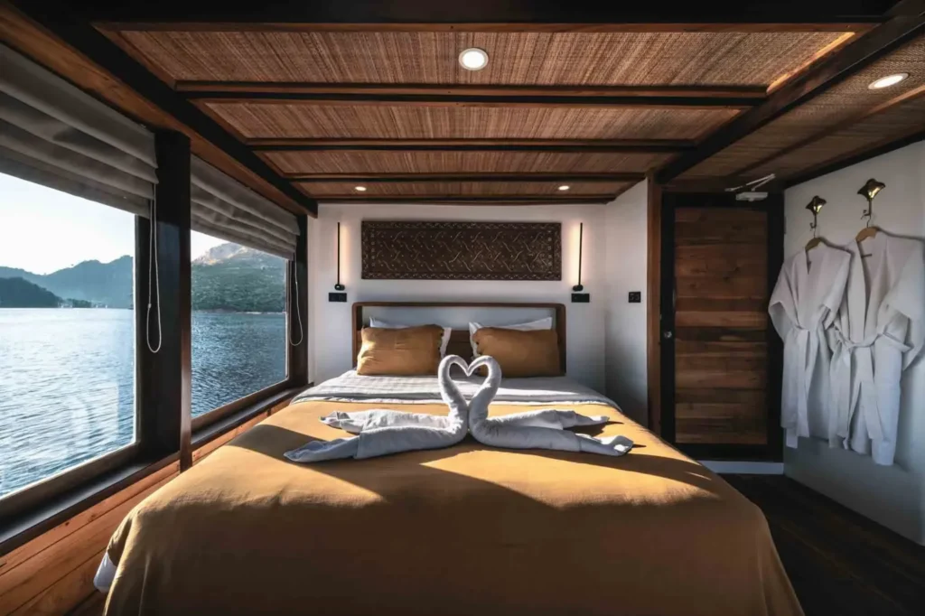 Misool suite on the upper deck of Elbark Cruise, the only cabin with a private jacuzzi