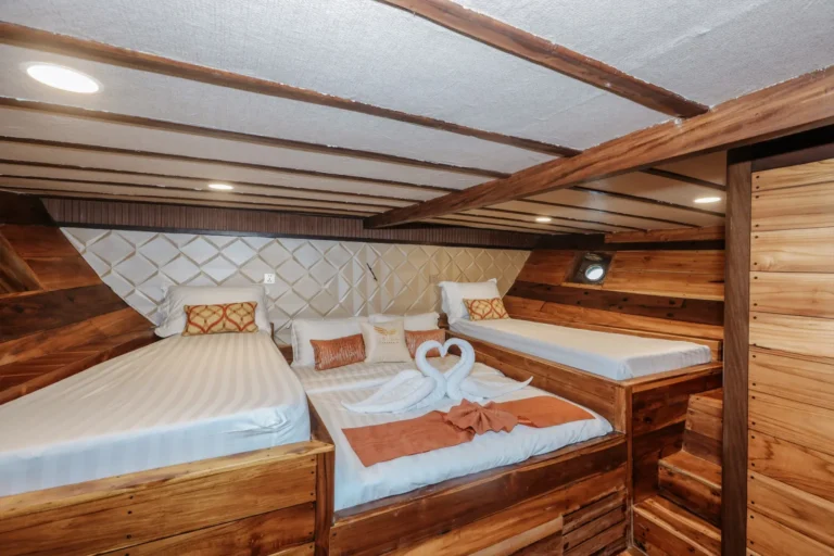 Family Cabin aboard Elrora Liveaboard