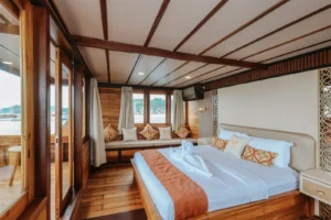 Master Cabin aboard Elrora Liveaboard with king bed