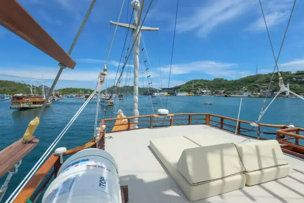 Sun deck on Elrora with open views over the water