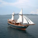 Em’Ocean phinisi exterior in Komodo National Park