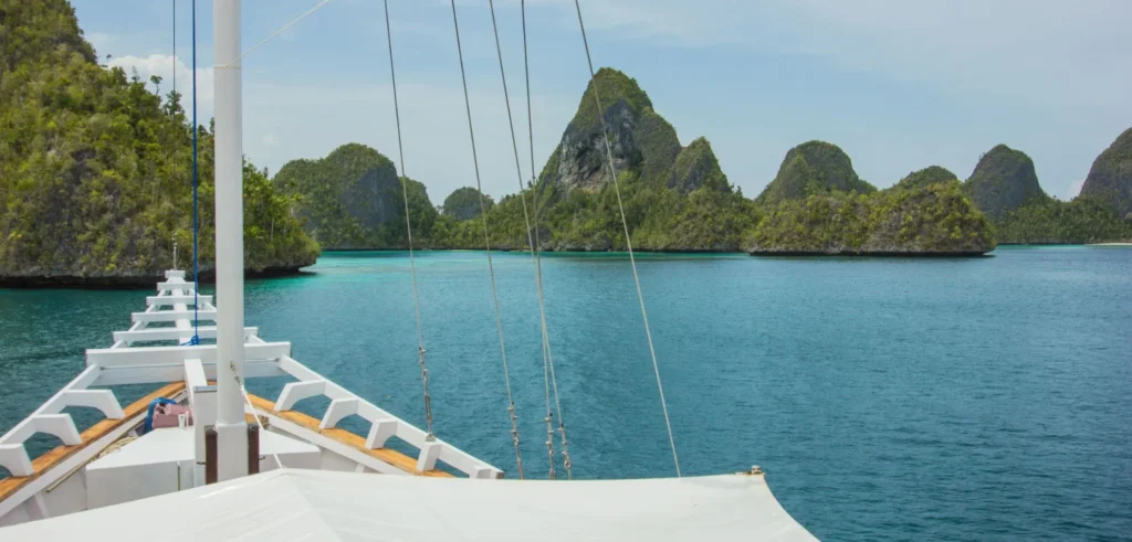 Bow sundeck aboard Fenides liveaboard