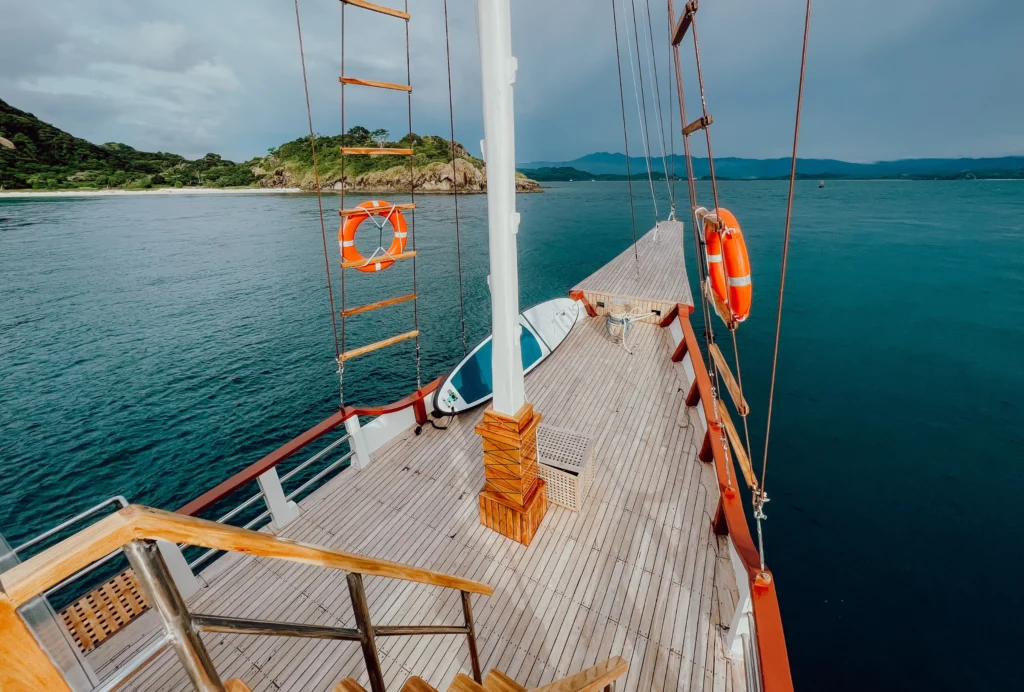 Open bow deck aboard Gandiva Phinisi