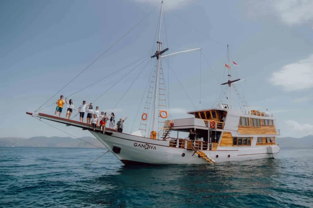 Gandiva under way at six to nine knots in Komodo National Park