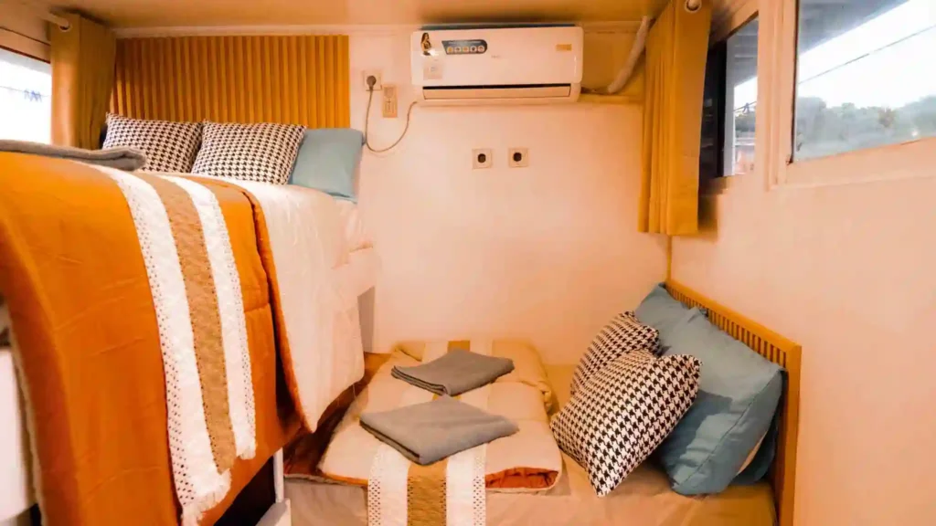 Thetis Cabin aboard Giona phinisi