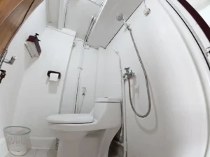 Private bathroom in a Master cabin aboard Hatira Hela