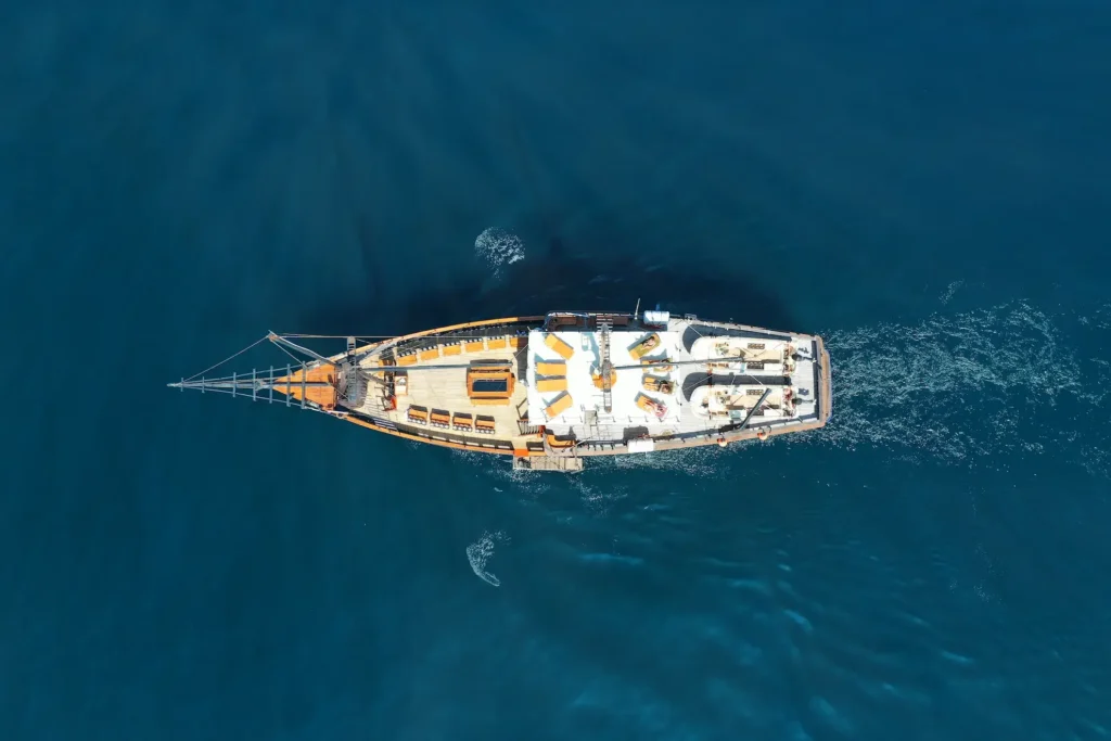 Aerial top view of Iliké liveaboard