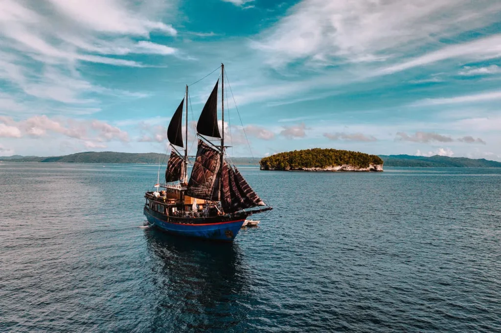 Iliké phinisi under sail in Indonesia