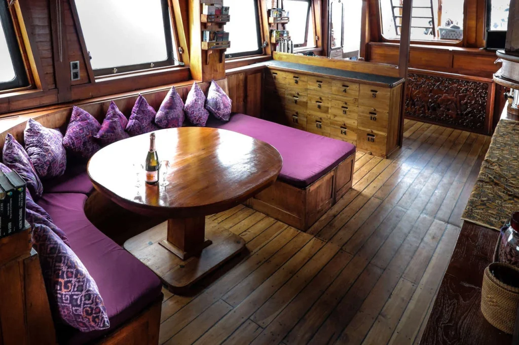 Saloon aboard Ilike liveaboard
