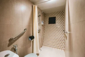 Ensuite bathroom in an Indo Master Classic Twin cabin