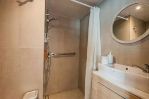 Ensuite bathroom in an Indo Master Premium Twin Suite