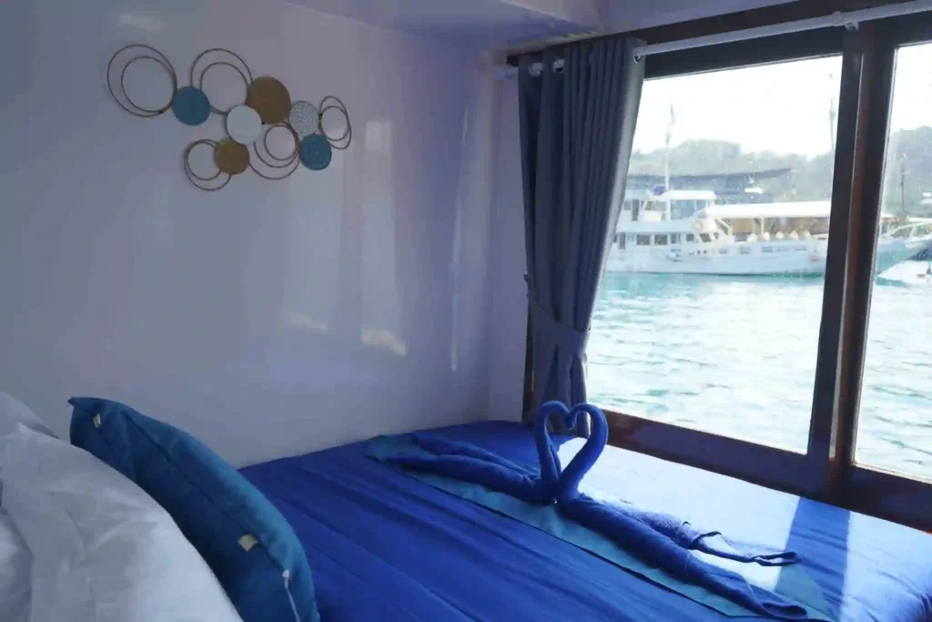 Superior Cabin aboard Invictus phinisi