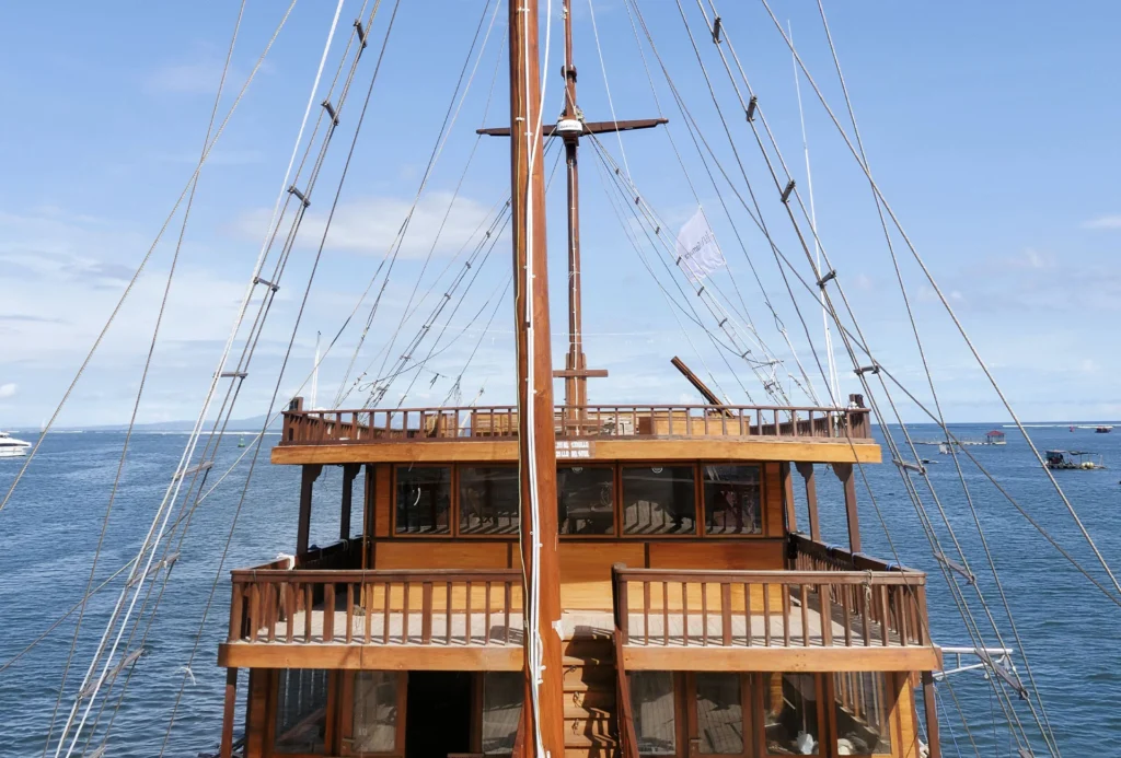 Jeeva Samudera luxury phinisi at sea