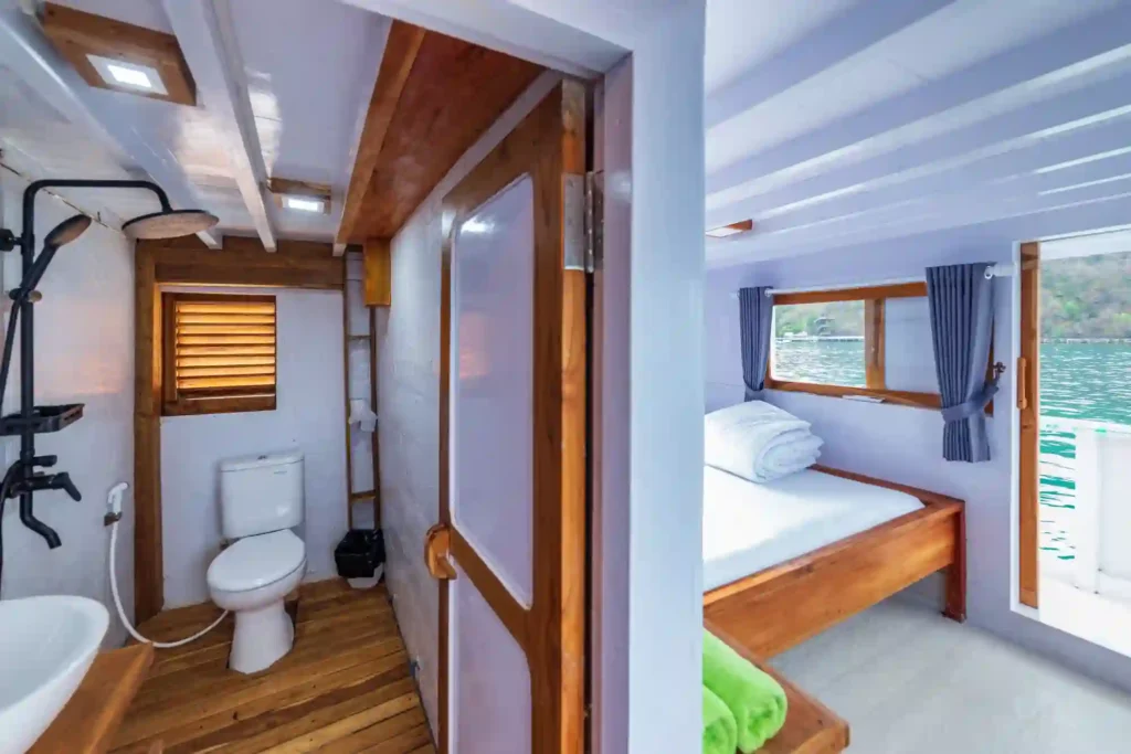 Master Cabin aboard Jessie phinisi