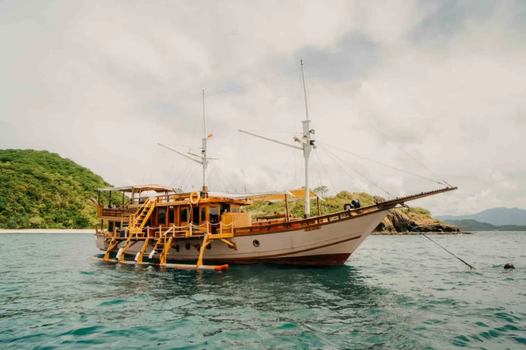 Jofiel phinisi exterior in Komodo National Park