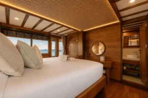 Interior of Suite 1 Stateroom aboard the KAI Voyage phinisi