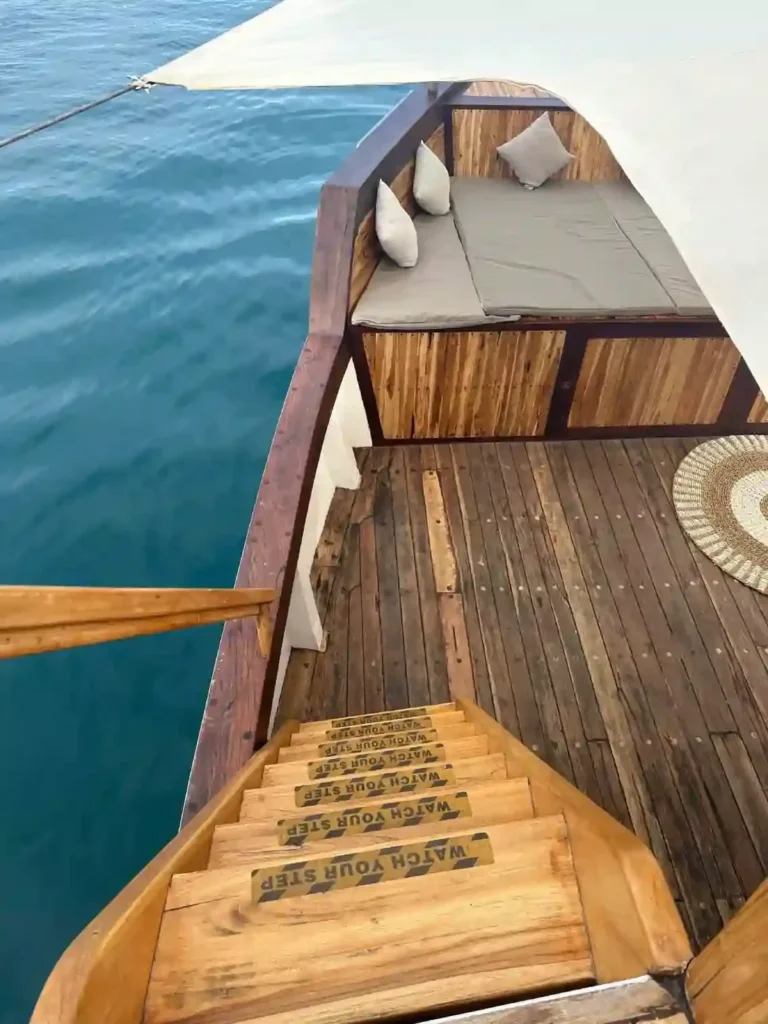 Outdoor lounge area on Kaia used between dives