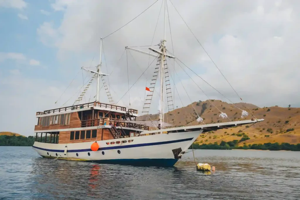 Kanthaka, a 33.7-metre phinisi finished in 2025, sailing in Komodo National Park