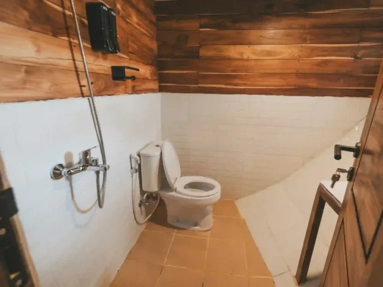 Interior of the Mihika cabin on Kanthaka