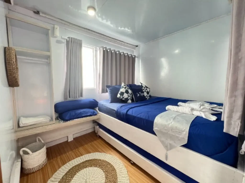 Master Cabin aboard La Dyana phinisi