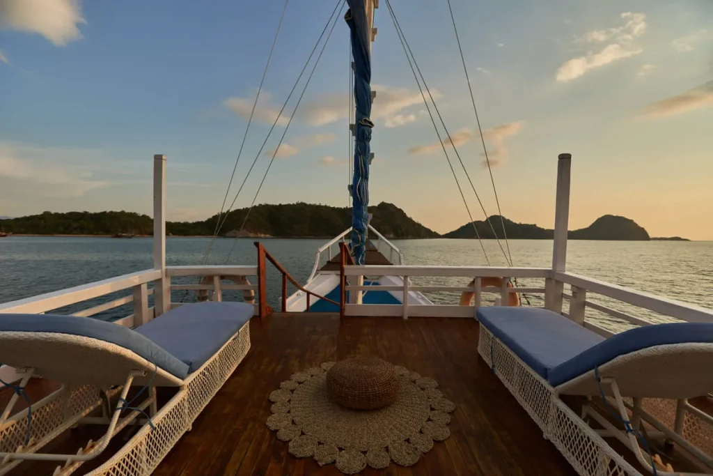 Sundeck relaxation area aboard La Nissa phinisi