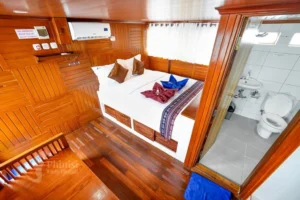 Master cabin aboard Lady Denok, view 9
