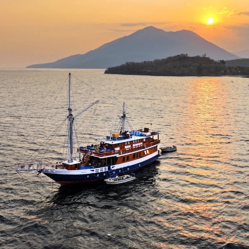 Lady Denok liveaboard cruising in Alor