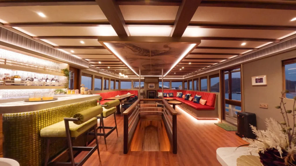 Indoor dining room aboard Lamain Voyage 2