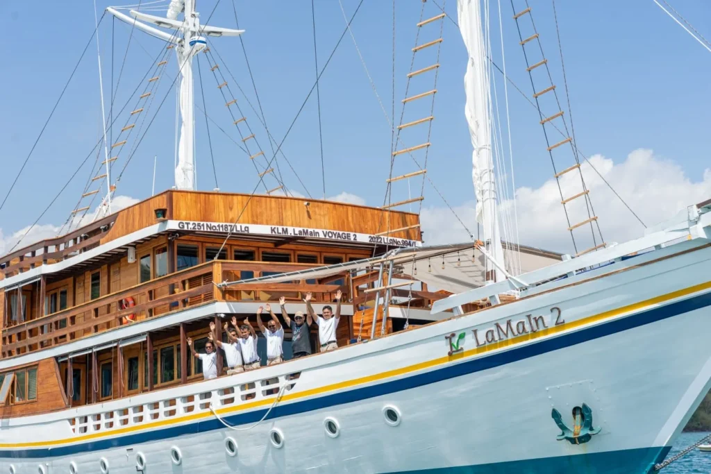 Exterior of Lamain Voyage 2 phinisi at sea