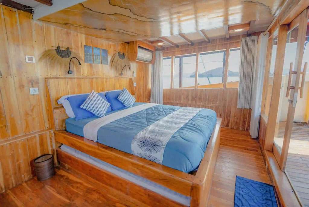 Family Ocean View cabin aboard Lamborajo 2 in Komodo