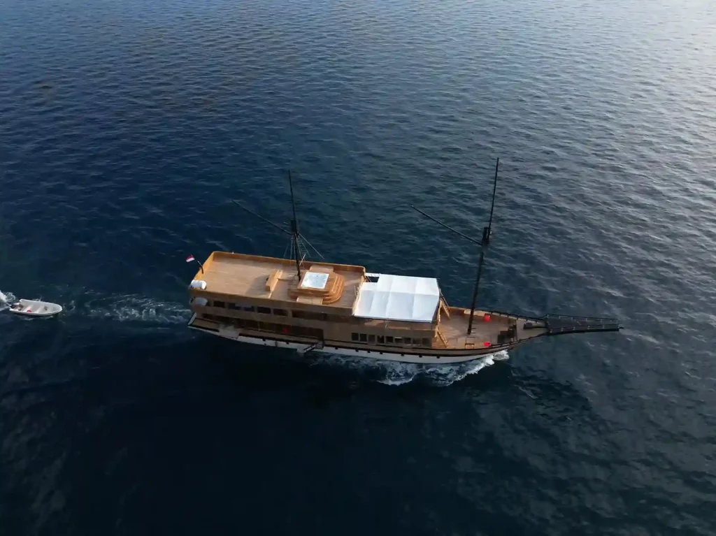 Overhead view of Lamborajo 3 underway in Komodo