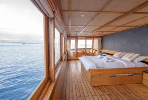 Royal Master cabin with ocean views aboard Lamborajo 3
