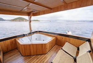 Private jacuzzi outside a Royal Master cabin on Lamborajo 3