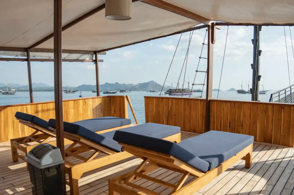 Sun loungers on the shaded upper deck of Lamborajo 3